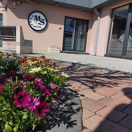 Motel Ms Srpski Itebej Exterior foto